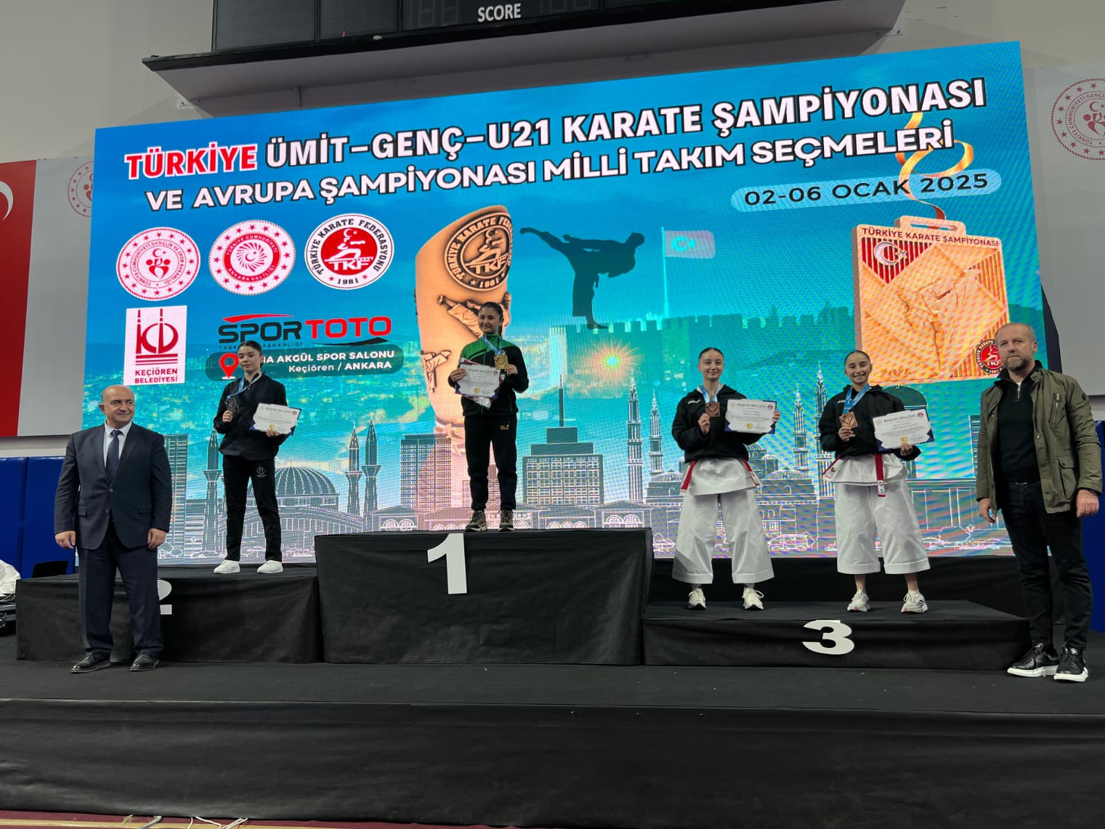 Afyonkarahisarlı Sporcular Türkiye Karate Şampiyonasında büyük başarı elde etti 